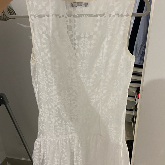 White Floral Lace Sleeveless Dress - Picture 5 of 8